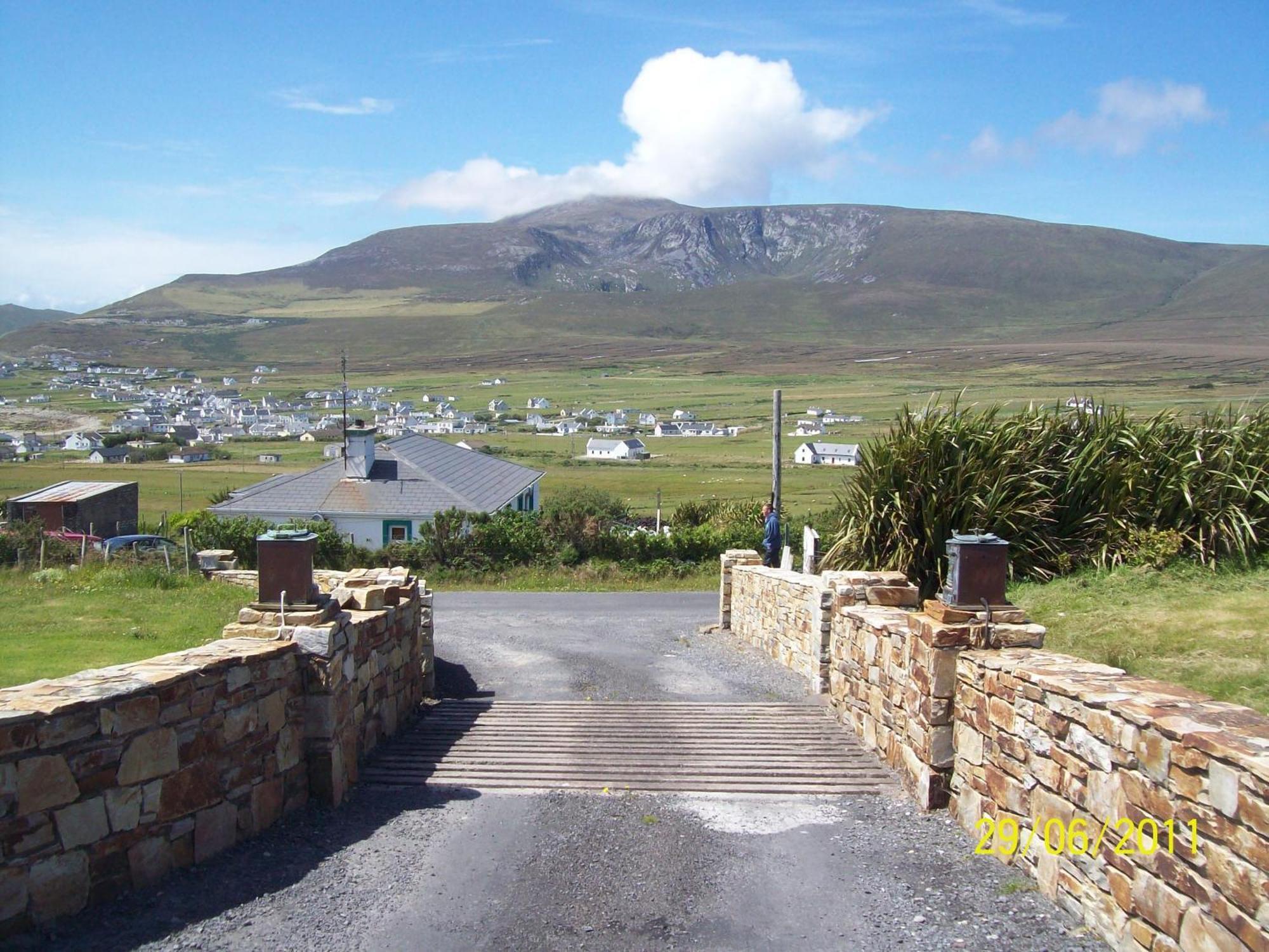 Achill West Coast House Bed and Breakfast Dooagh Exteriör bild