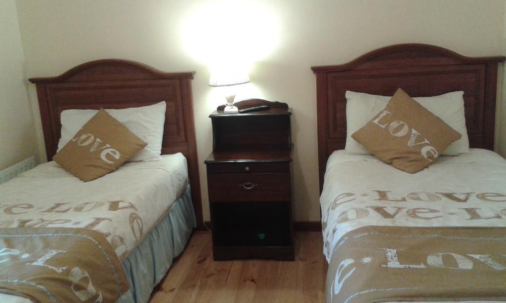 Achill West Coast House Bed and Breakfast Dooagh Exteriör bild