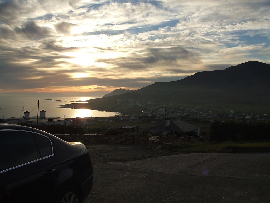 Achill West Coast House Bed and Breakfast Dooagh Exteriör bild